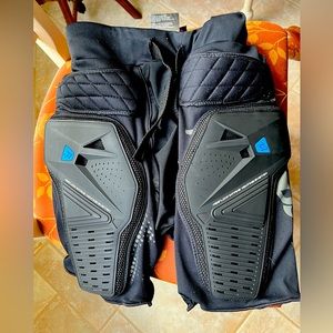 Mens XS Demon crash shorts for snow sports or biking